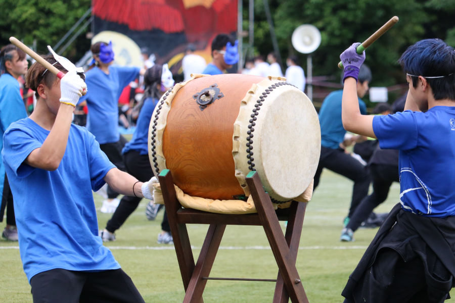 Cheering Drums